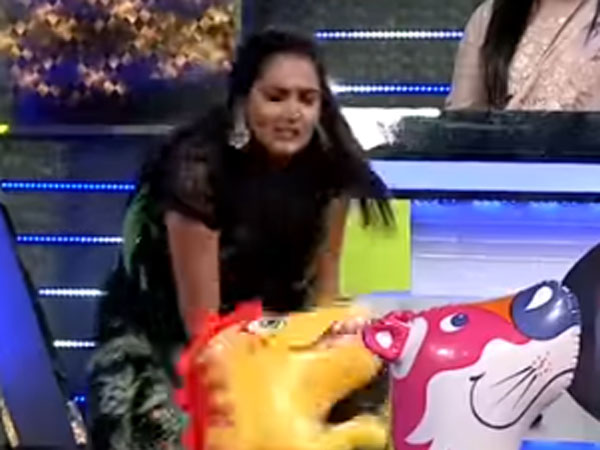 ఆ ముగ్గురినీ ఉతికి ఆరేసిన హిమజ.. 