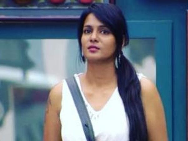 అక్షరా హాసన్‌‌కి సిగ్గుగా అనిపించడం లేదా?