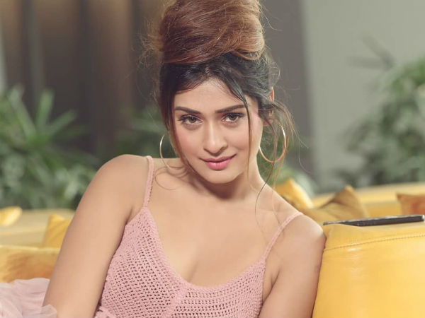 రాత్రంతా ఏడ్చుకుంటూనే ఉన్నా.. పోర్న్ స్టార్ అంటూ కామెంట్లు..