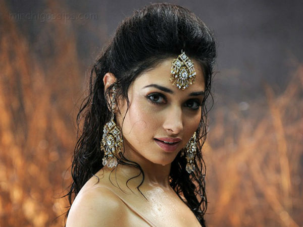 కామన్ అయిన లిప్ లాక్ సీన్స్..