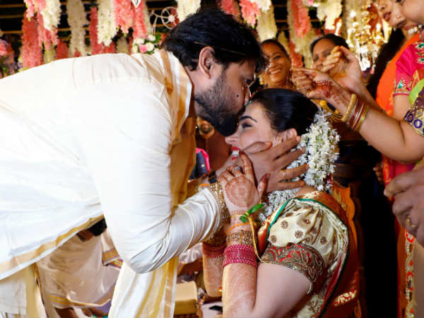  మేళ తాళాలు, పెద్దల ఆశీర్వాదాలు.. అంగరంగ వైభవంగా పెళ్లి