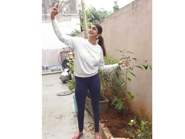 బాలకృష్ణను టార్గెట్ చేసిన మంచు లక్ష్మి.. రకుల్‌ని కూడా వదల్లేదు! హాట్ టాపిక్