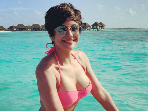 పేరుకే సీనియర్ భామ.. షేప్ చూస్తే షాకవ్వాల్సిందే! అందాలన్నీ ఆరుబయట పెట్టేసింది