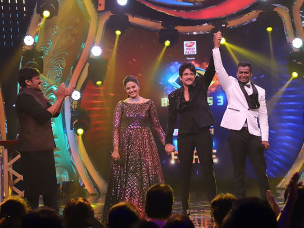 అతిథుల చేతుల మీదుగా ఎలిమినేషన్..