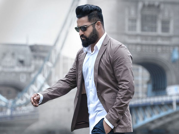 ఫస్ట్ లుక్ అని చెప్పి వెనకడుగు..