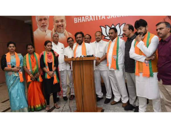 బీజేపీ తీర్థం..