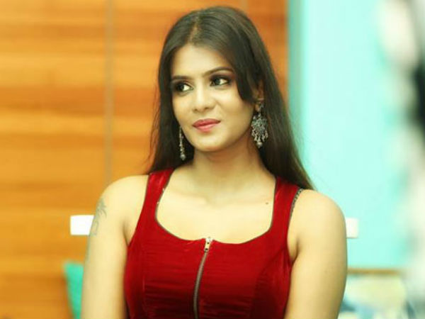 కోటి రూపాయల నష్ట పరిహారం.. ఇక్కడి పోలీసుల తీరు