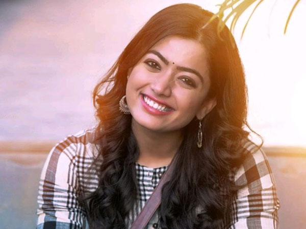 నెట్స్‌లో చెమటలు చిందిస్తున్నాడు