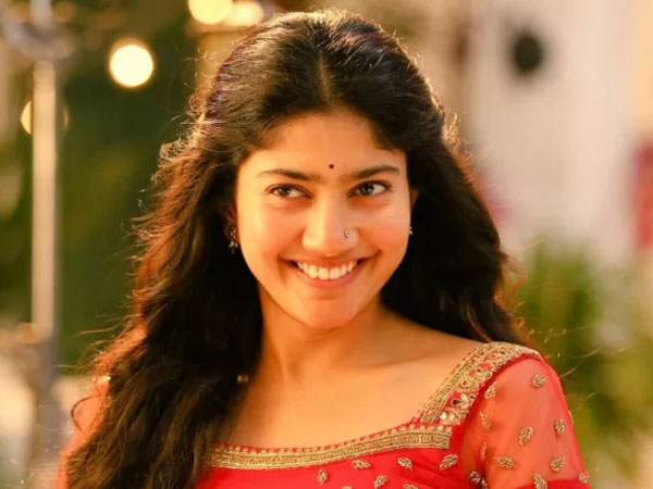 తుపాకీ పట్టిన సాయి పల్లవి.. అతనితో కలిసి