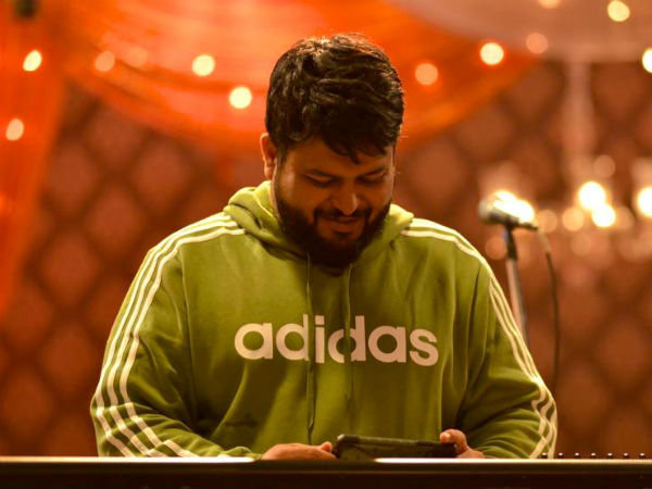 ప్రారంభంలోనే కిక్‌ ఇచ్చిన తమన్..