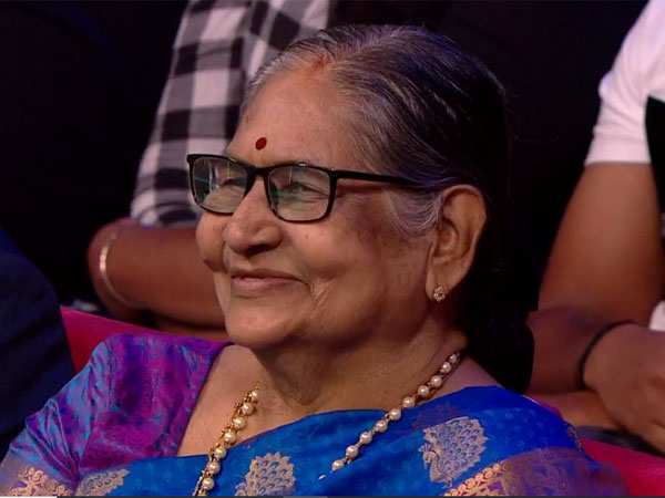 బామ్మకు ఐ లవ్యూ చెప్పిన నాగ్