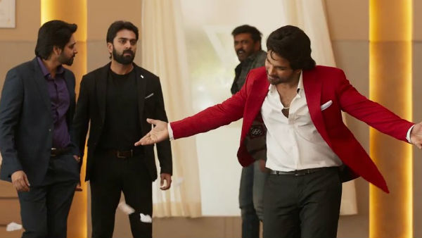 మీరిప్పుడే కారు దిగారు..నేనిప్పుడే క్యారెక్టర్ ఎక్కా..