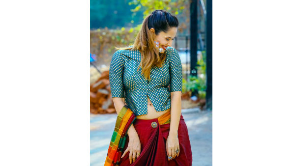  హాట్ యాంకర్‌గా హల్ చల్..