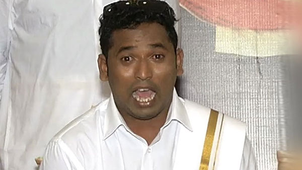 వాళ్లిద్దరికే ఆ ఛాన్స్ ఎందుకిచ్చారు