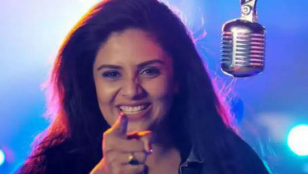 శ్రీముఖి మాత్రం నత్తనడకన..