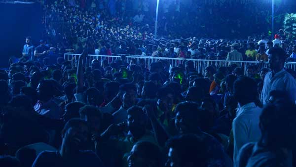  అనుమతుల ఉల్లంఘన.. తొక్కిసలాట