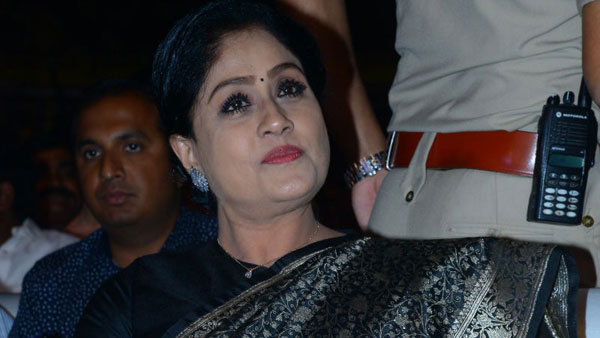 అందరికీ కొత్త సంవత్సర శుభాకాంక్షలు అంటూ 