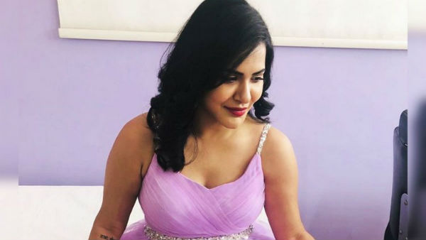 యాంకర్ సుమ ప్రశ్న.. అషు రెడ్డి షాకింగ్ ఆన్సర్