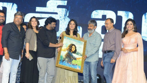 నాగార్జున సరసన అనుష్క.. గ్లామర్ బ్యూటీగా అటాక్