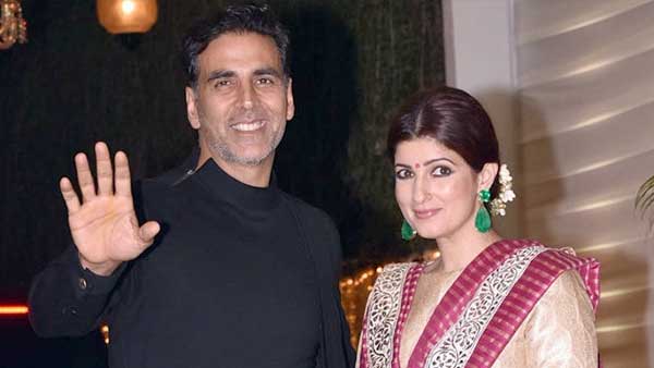 భార్య ట్వింకిల్ ఖన్నాతో 