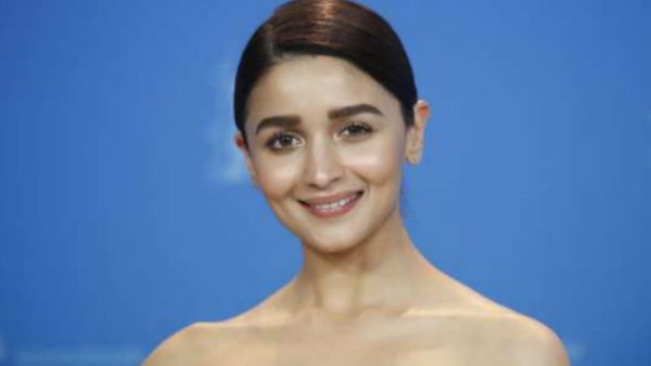 హాట్ ఇష్యూ.. ఆ వాల్ పేపర్‌లో