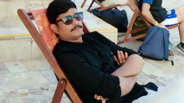 కష్టాలు చెప్పుకుని బాధ పడుతున్నాడు