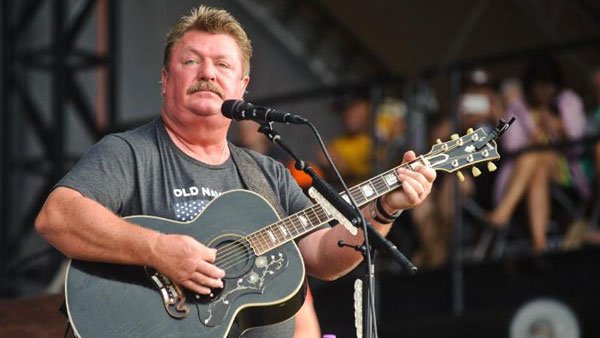 విశేష ప్రజాదరణతో