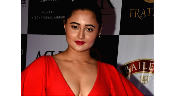 16 ఏళ్ల వయసులో.. ఆఫర్స్ ఇస్తానని ఆశ చూపుతూ