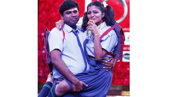 స్కూల్ యూనిఫామ్‌లో..