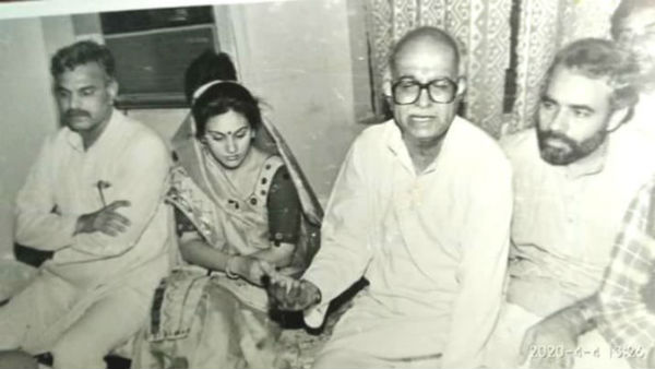 Dipika Chikhlia photograph with Narendra modi goes viral Dipika Chikhlia photograph with Narendra modi goes viral