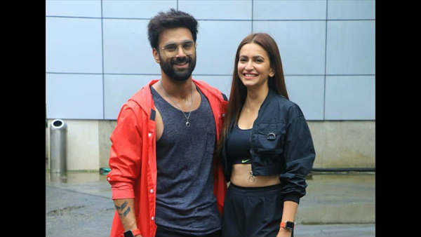 ప్రేమికులు ఎలా విడివిడిగా..