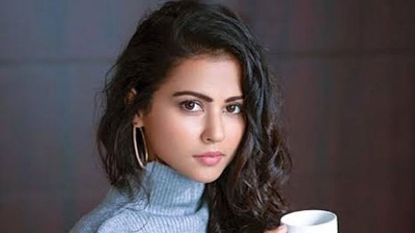 ఓ స్తంభాన్ని బలంగా ఢీ కొట్టడంతో..