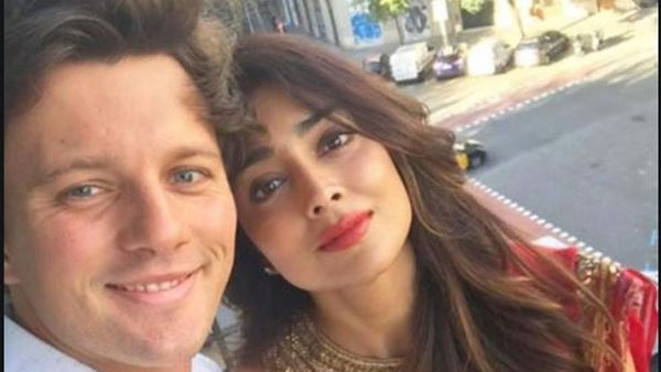 స్పెయిన్‌లో దారుణంగా బుక్ అయ్యాం