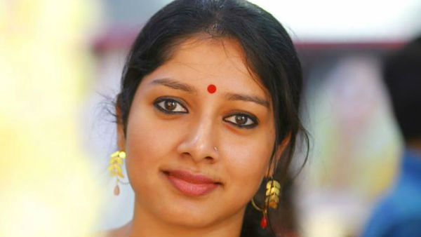 అసభ్యకరమైన ఫోటోలు, వీడియోలతో