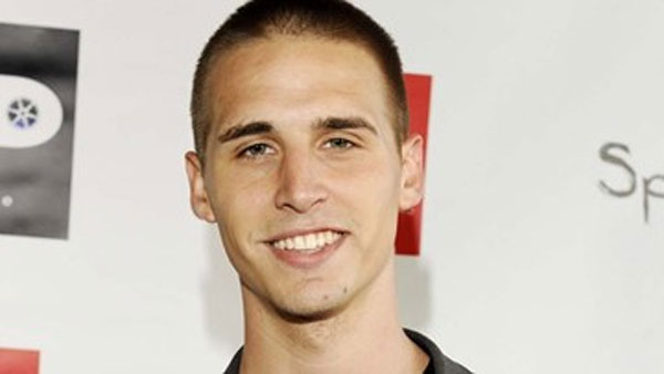 ప్రేయసి ఛాతిలోకి గుళ్ల వర్షం