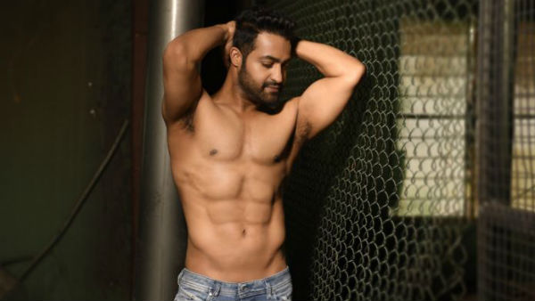 సిక్స్ ప్యాక్‌తో హల్చల్..