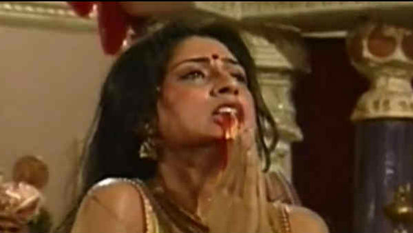 చీర లాగేశారు..