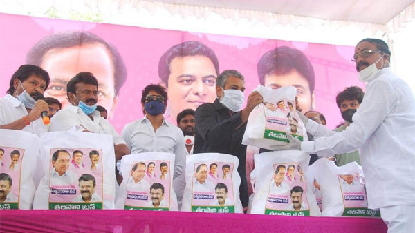 సెలెబ్రిటీల చేతుల మీదుగా..