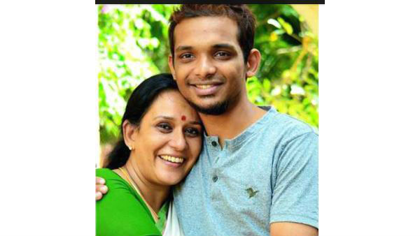 న్యూడ్ ఫోటోలు పంపుతూ