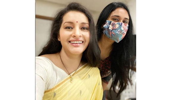 మెడలో నల్లపూసలు..