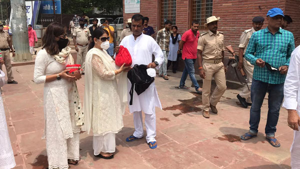 గంభీరమైన పరిస్థితుల మధ్య