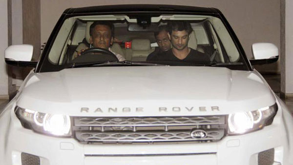 విలాసవంతమైన రేంజ్ రోవర్ కారు