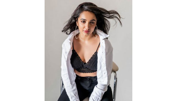 ఫోటోషూట్లతో రచ్చ..