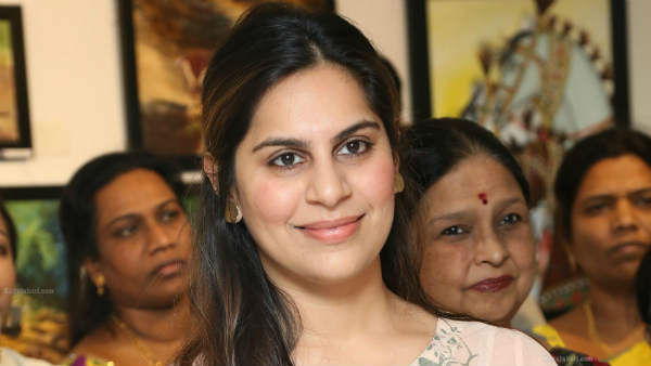 సోషల్ మీడియా ద్వారా..