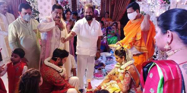 సినీ, రాజకీయ, వ్యాపార ప్రముఖులు