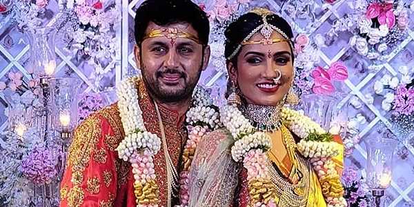 వేదపండితుల మంత్రాల మధ్య