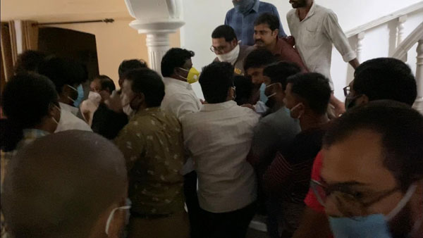 వర్మ ఆఫీస్‌లో ఓయూ స్టూడెంట్స్