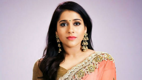 సోషల్ మీడియాలో యాక్టివ్..