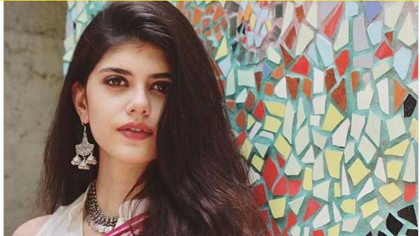 తొలిసారి హీరోయిన్‌గా ఆఫర్