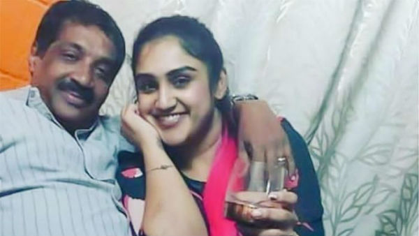 అత్యంత సన్నిహితంగా..